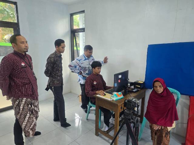JEMPUT BOLA KEPENDUDUKAN DI DESA DERONGISOR